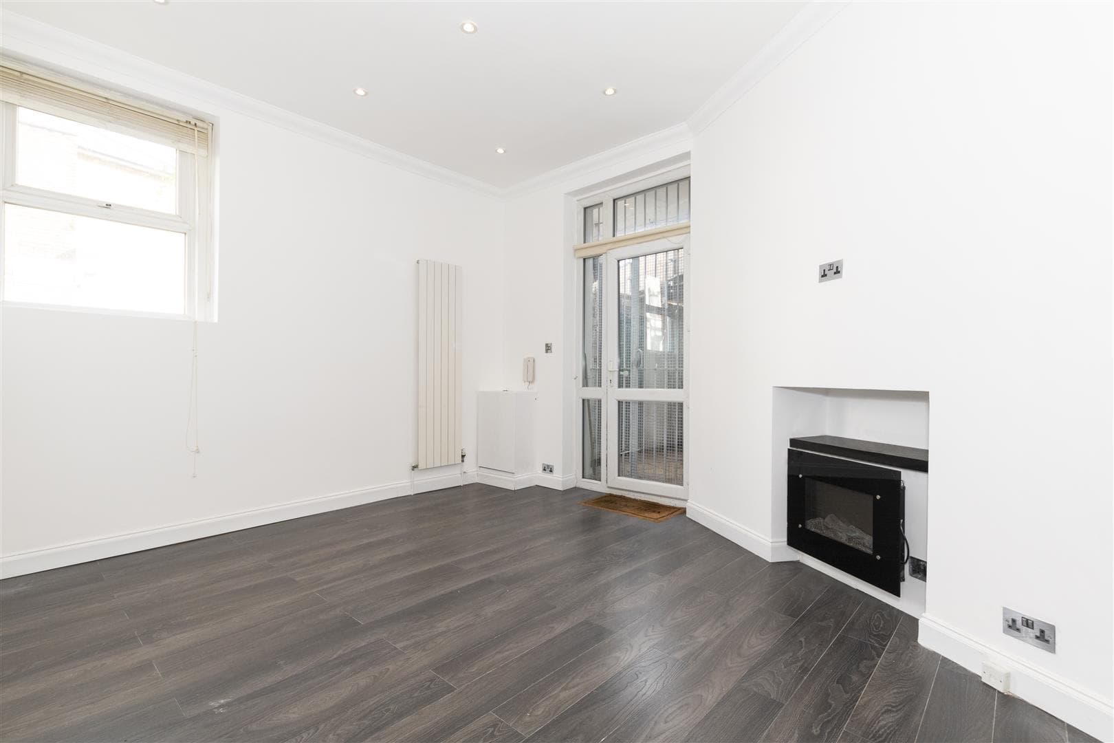 Cremorne Road, Chelsea, London, SW10 0ND