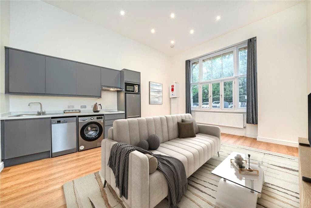 Ennismore Gardens, South Kensington, London, SW7 1NH