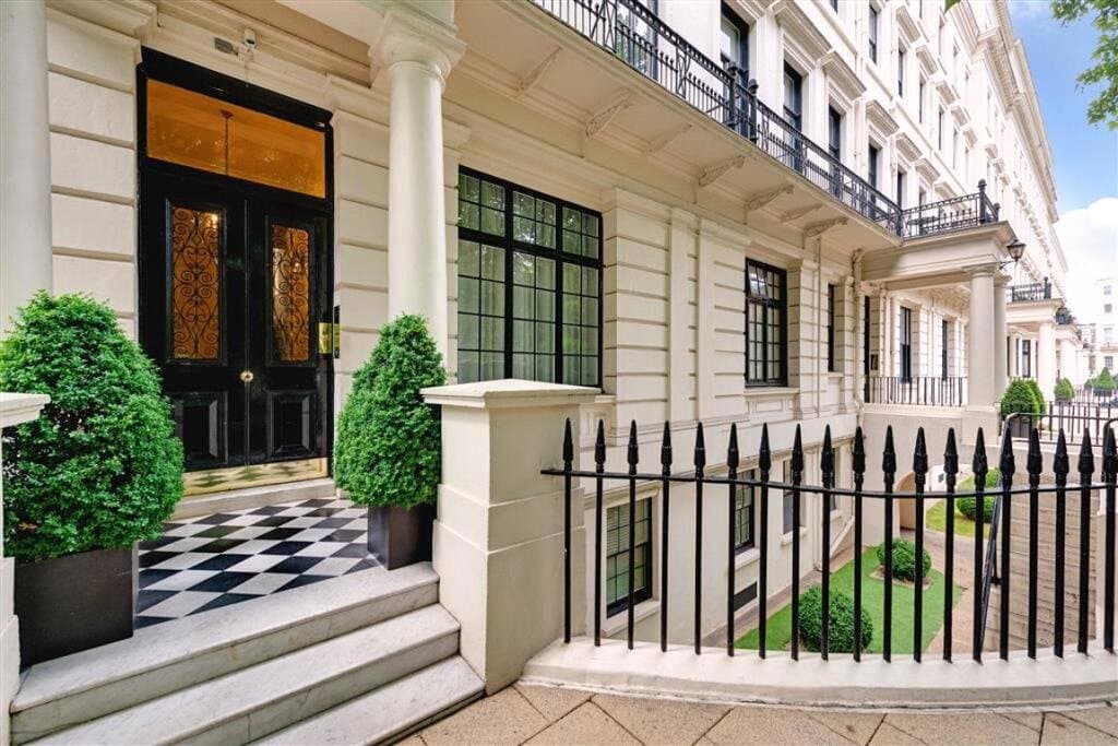 Hyde Park Gardens, London, W2 2ND