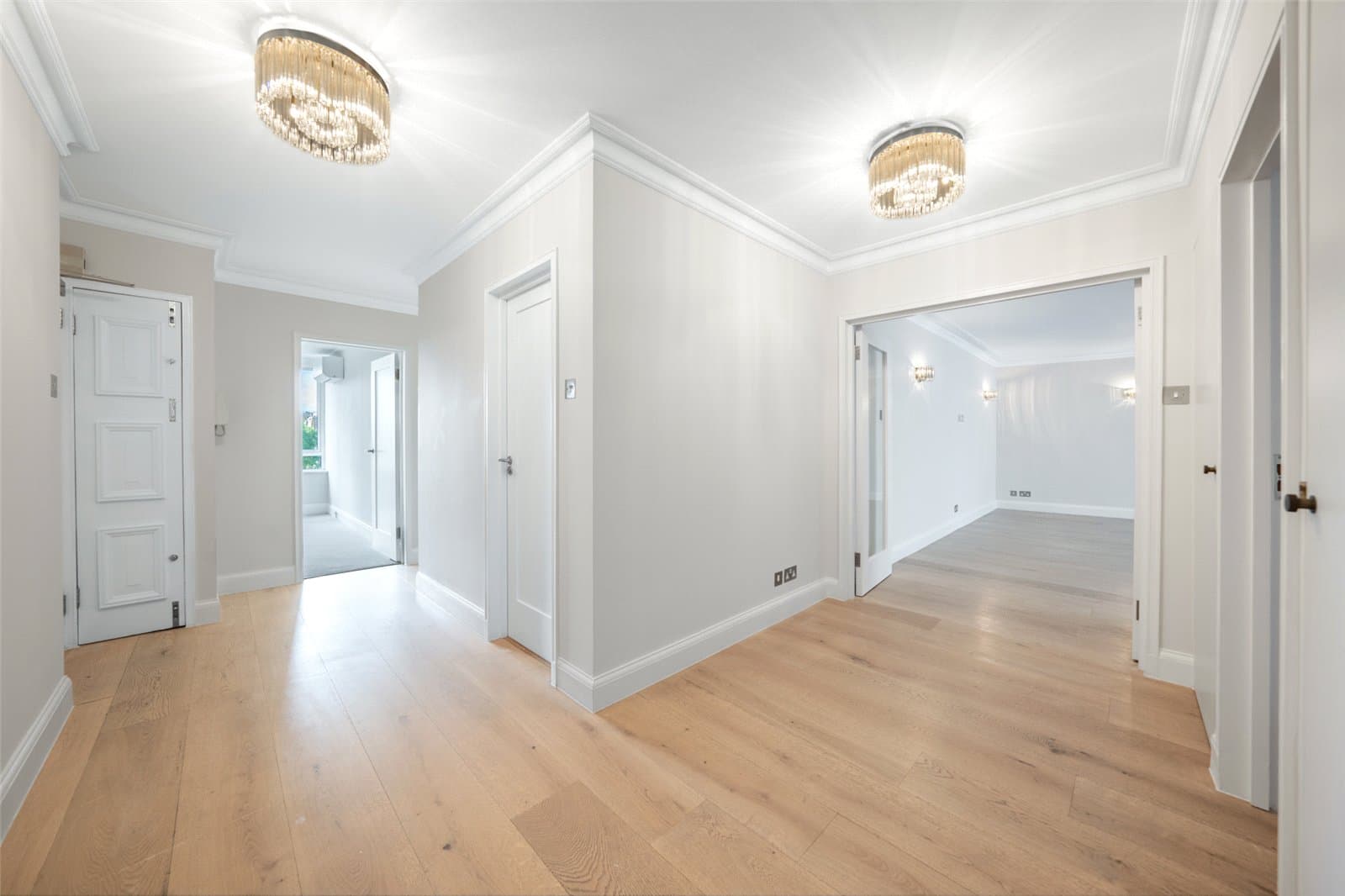 Hyde Park Gate, London, SW7 5DZ